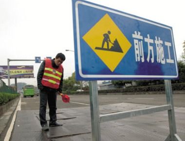 南通海五線五座橋梁8月1日起實行半幅封閉施工，交通安全設施工程全面啟動